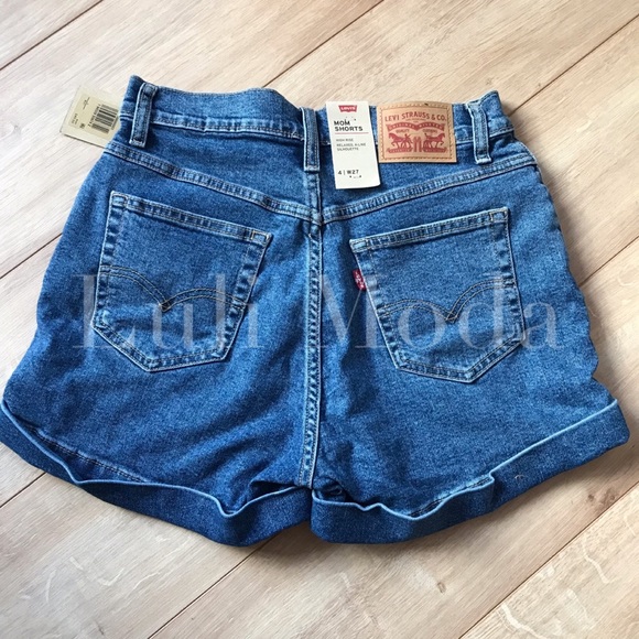 Levi’s Mom Shorts Cuffed High Rise Relaxed - Picture 5 of 8